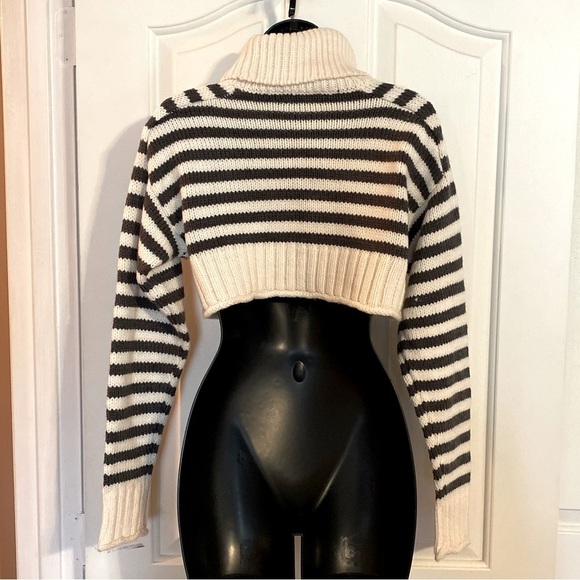 “ZARA” Cropped Turtleneck Sweater - Picture 10 of 15